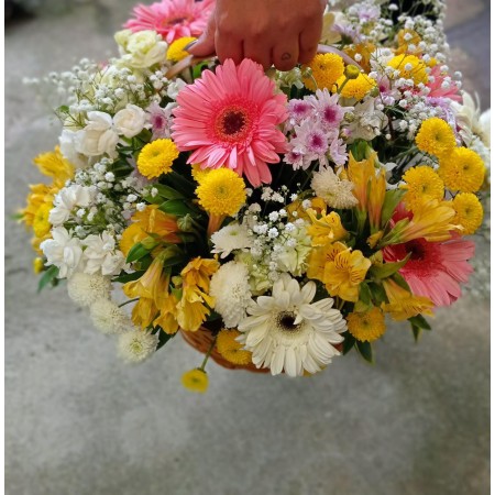 cesta mix de flores variadas